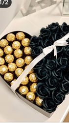 מארז שוקולדים בתוך קופסאת לב